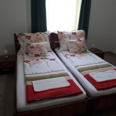 M47 Vendeghaz-Airport Hotel Debrecen Bagian luar foto