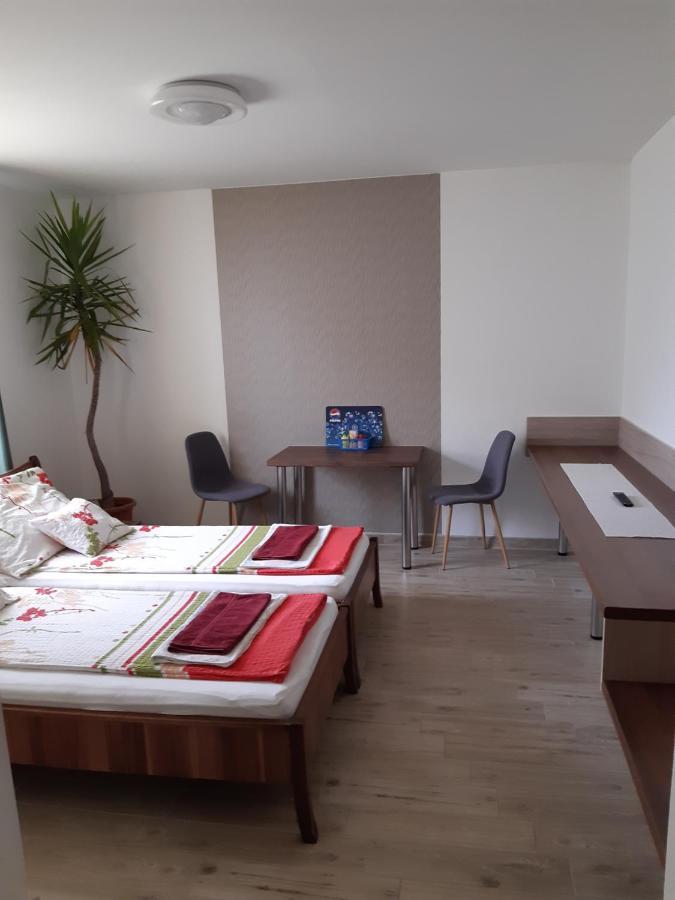 M47 Vendeghaz-Airport Hotel Debrecen Bagian luar foto
